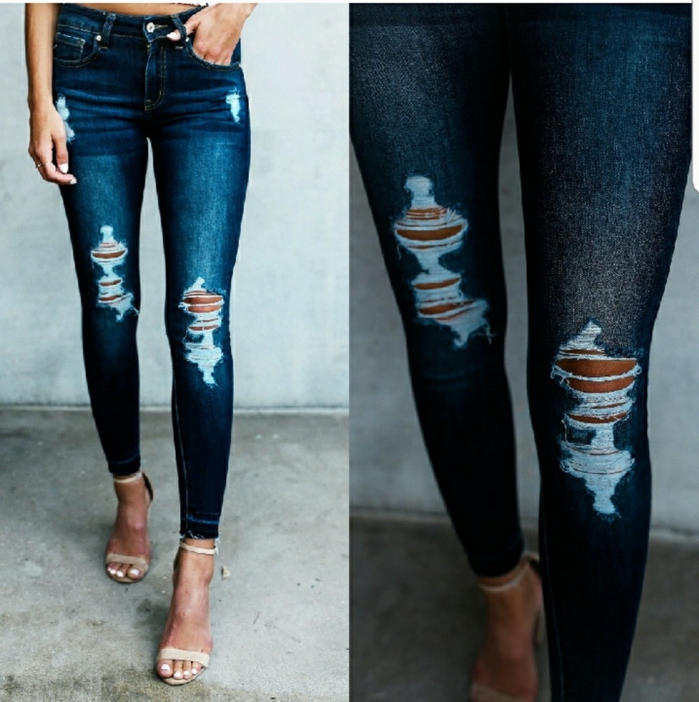 🍒🍒Dark Wash Skinny Jeans🍒🍒 - Picture 3 of 4